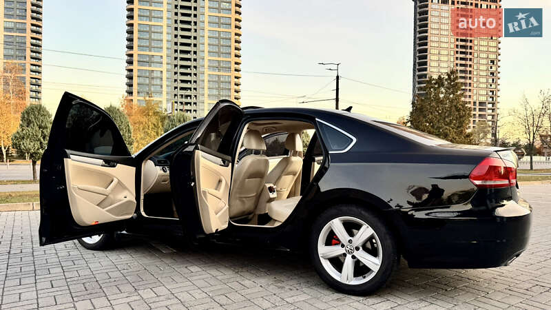 Седан Volkswagen Passat 2012 в Дніпрі