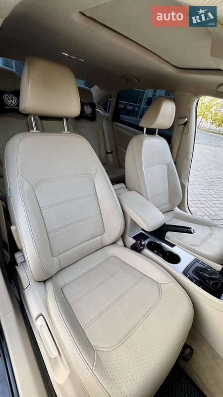 Седан Volkswagen Passat 2012 в Дніпрі