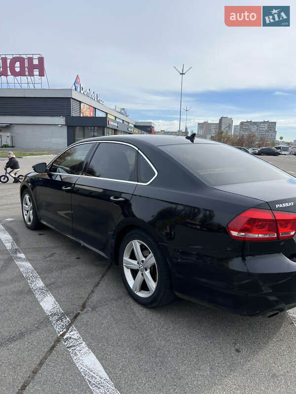 Седан Volkswagen Passat 2012 в Киеве