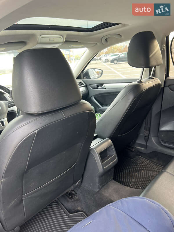 Седан Volkswagen Passat 2012 в Киеве