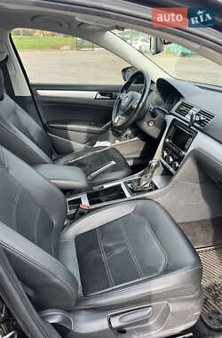 Седан Volkswagen Passat 2012 в Киеве
