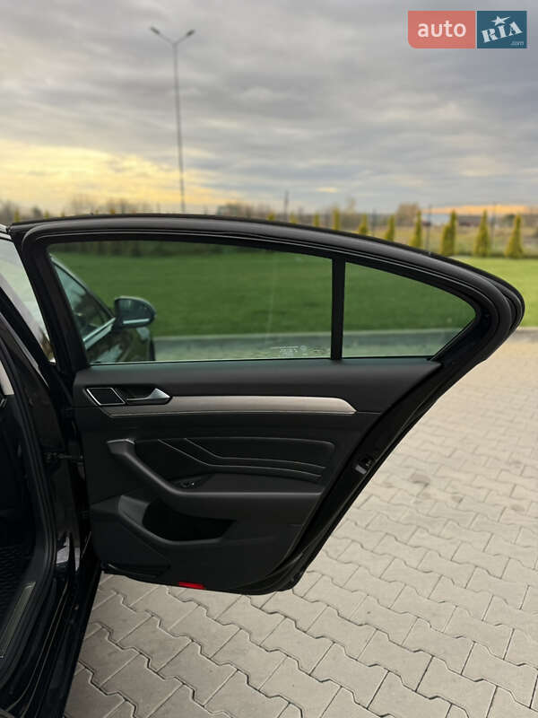 Седан Volkswagen Passat 2019 в Луцьку