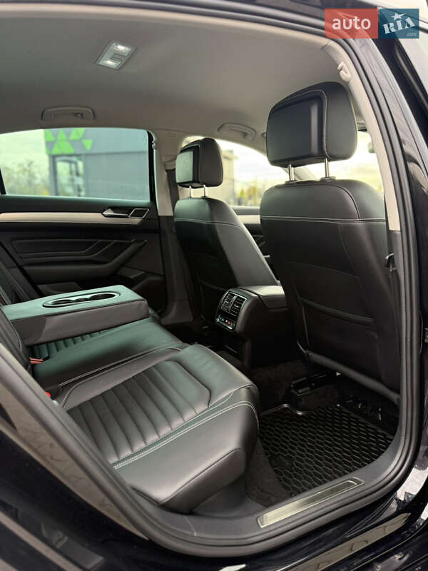 Седан Volkswagen Passat 2019 в Луцьку