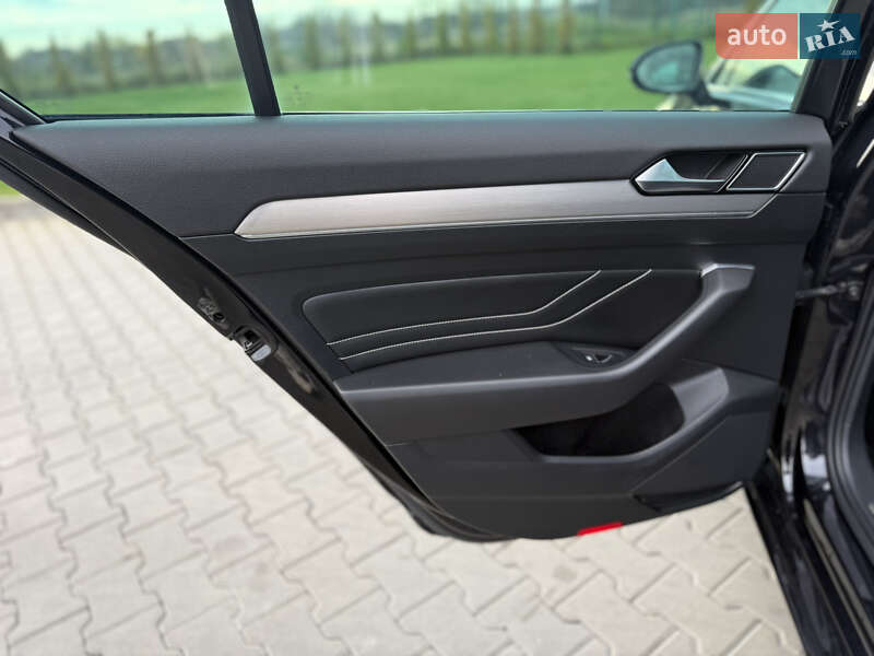 Седан Volkswagen Passat 2019 в Луцьку