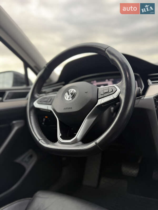Седан Volkswagen Passat 2019 в Луцьку