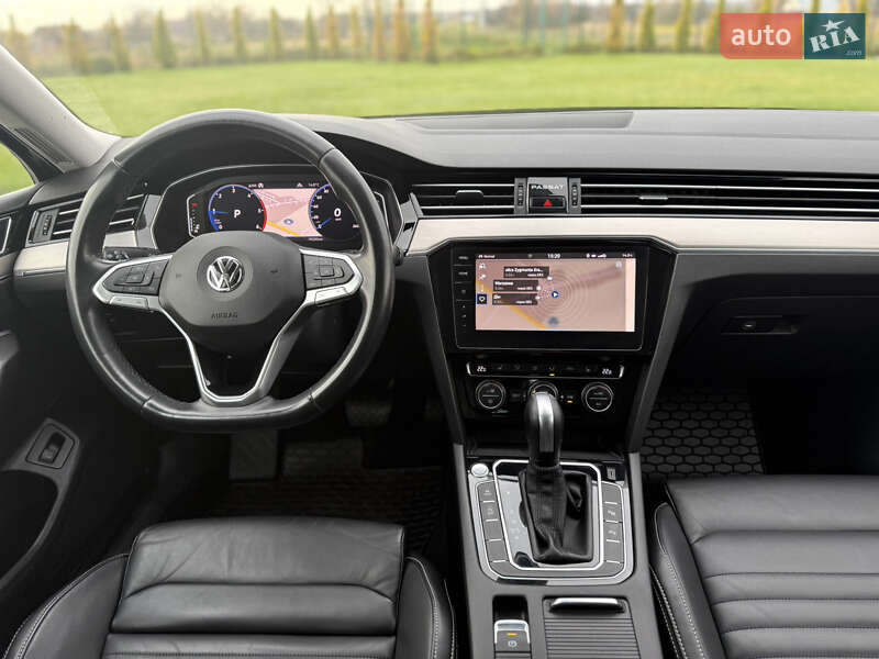 Седан Volkswagen Passat 2019 в Луцьку