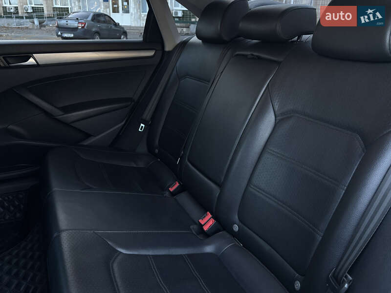 Седан Volkswagen Passat 2012 в Николаеве
