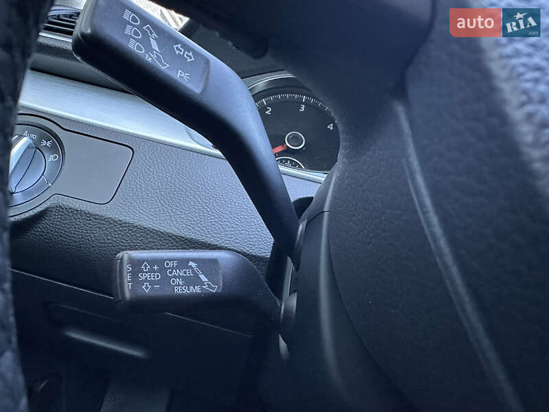 Універсал Volkswagen Passat 2014 в Львові