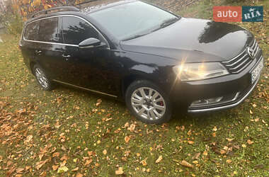Універсал Volkswagen Passat 2011 в Тернополі