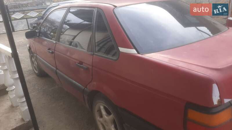 Седан Volkswagen Passat 1991 в Вижнице