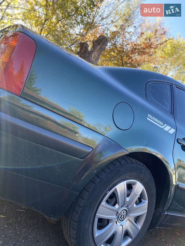 Седан Volkswagen Passat 1999 в Бориславе