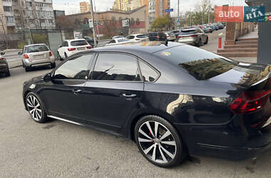Седан Volkswagen Passat 2018 в Одессе