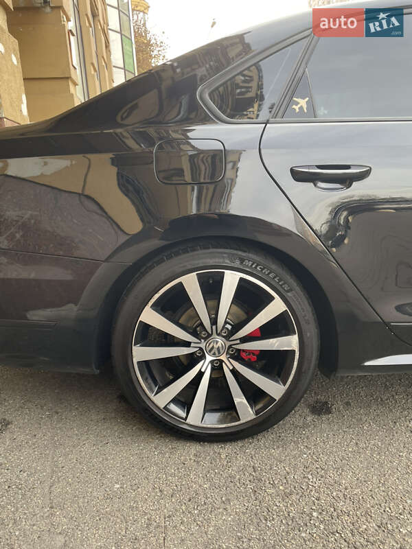 Седан Volkswagen Passat 2018 в Одессе