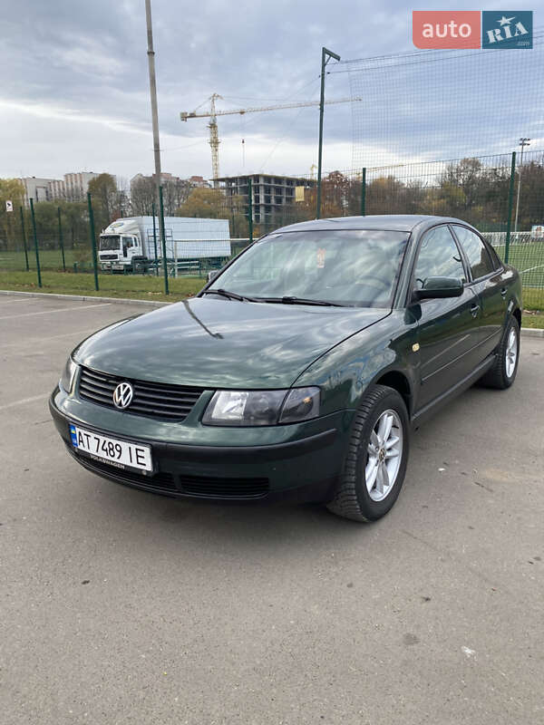 Седан Volkswagen Passat 1998 в Ивано-Франковске