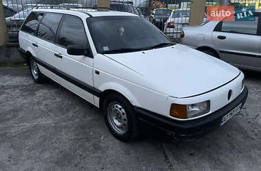 Универсал Volkswagen Passat 1990 в Солотвине