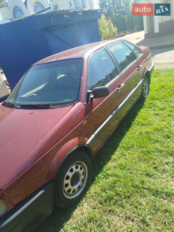 Седан Volkswagen Passat 1988 в Чернигове