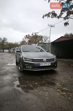 Седан Volkswagen Passat 2016 в Днепре