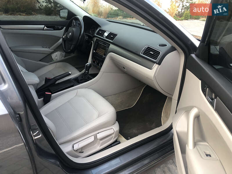Седан Volkswagen Passat 2015 в Луцке