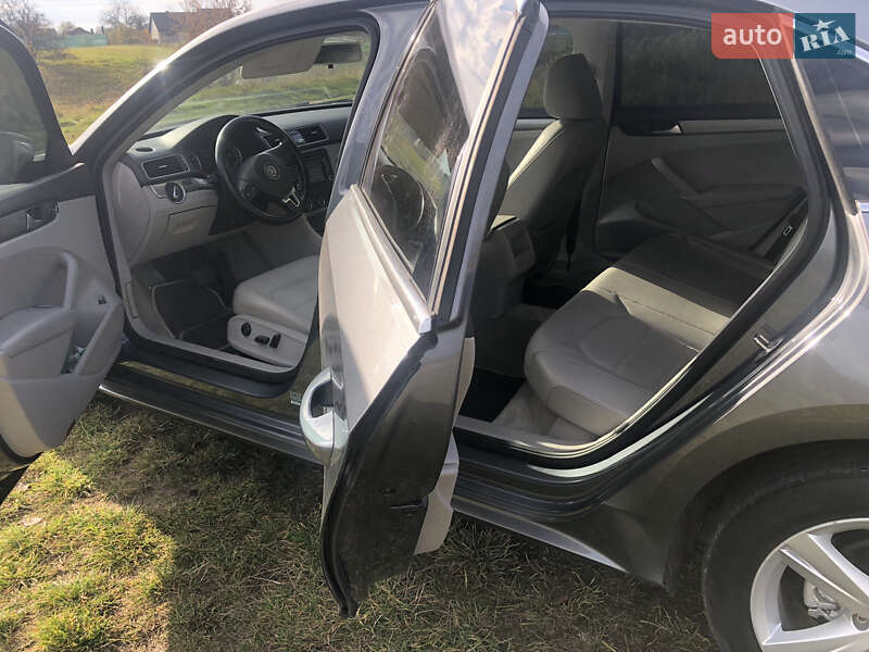 Седан Volkswagen Passat 2015 в Луцке