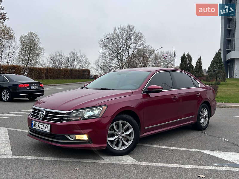Седан Volkswagen Passat 2016 в Киеве