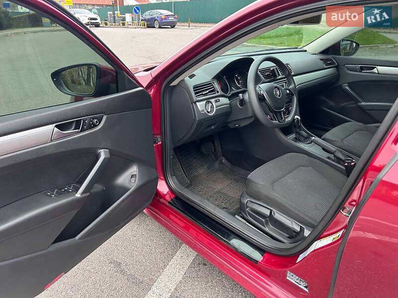 Седан Volkswagen Passat 2016 в Киеве