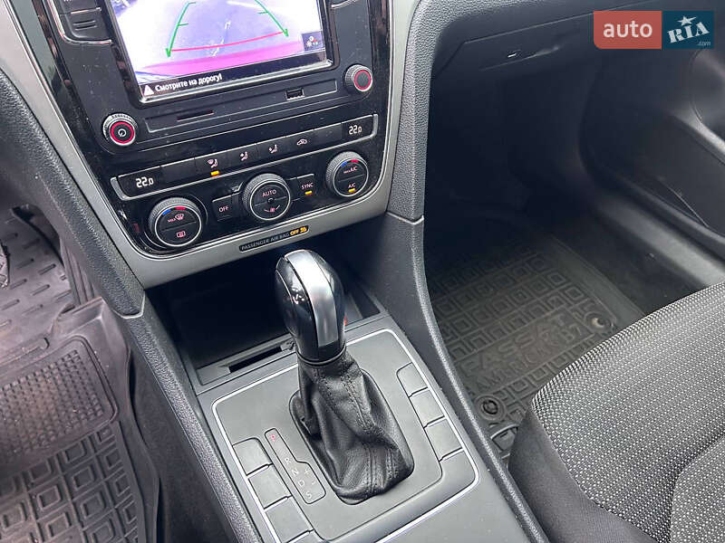 Седан Volkswagen Passat 2016 в Киеве