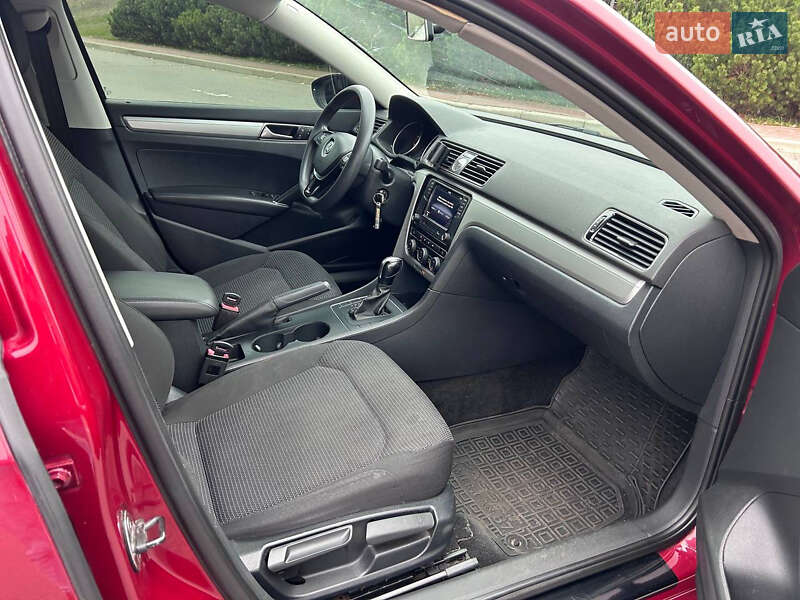 Седан Volkswagen Passat 2016 в Киеве