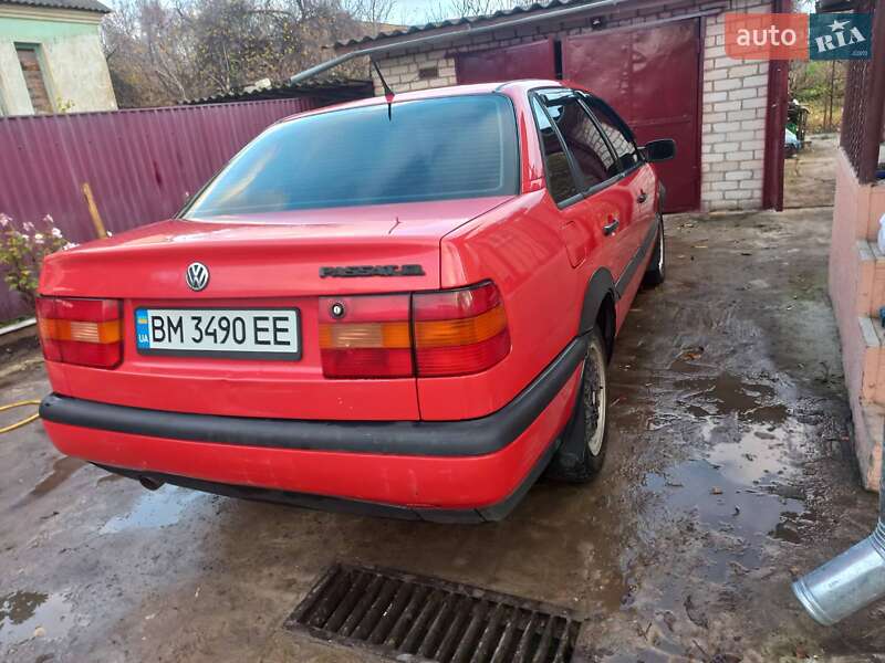 Седан Volkswagen Passat 1995 в Глухове