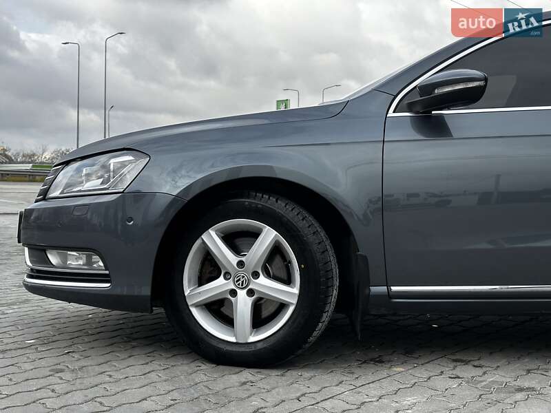 Седан Volkswagen Passat 2014 в Львове