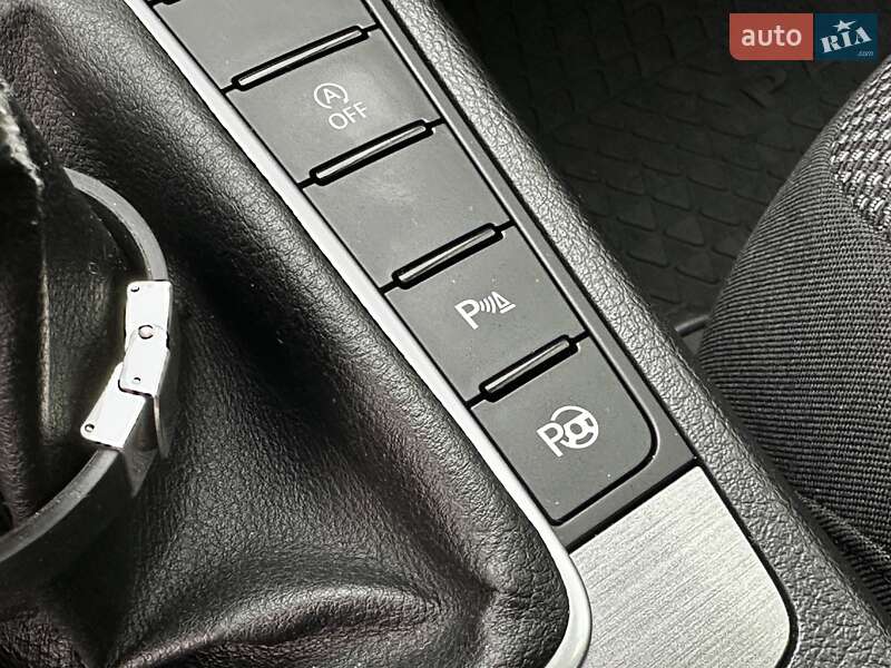 Седан Volkswagen Passat 2014 в Львове