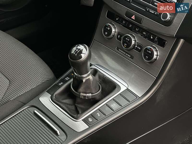 Седан Volkswagen Passat 2014 в Львове