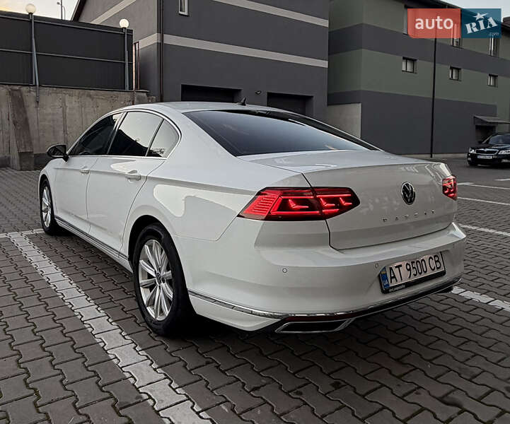 Седан Volkswagen Passat 2017 в Ивано-Франковске