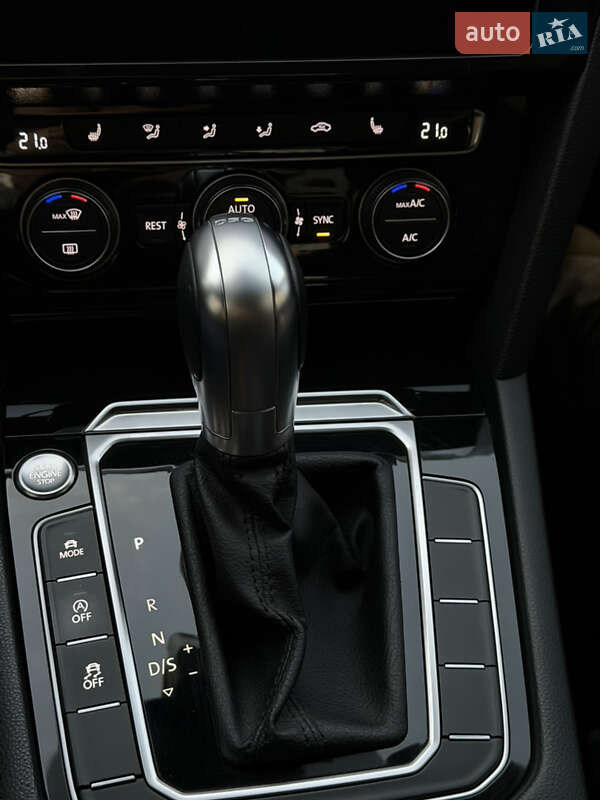 Седан Volkswagen Passat 2017 в Ивано-Франковске