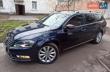 Універсал Volkswagen Passat 2012 в Гребінці