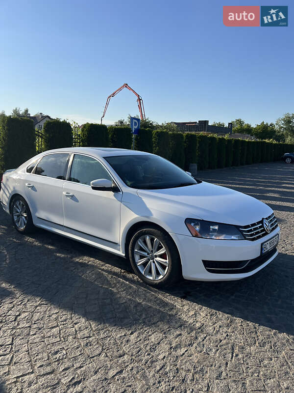Седан Volkswagen Passat 2012 в Львове