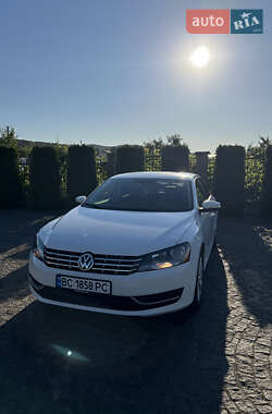 Седан Volkswagen Passat 2012 в Львове
