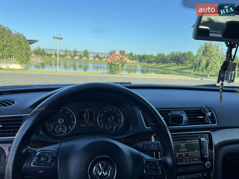Седан Volkswagen Passat 2012 в Львове