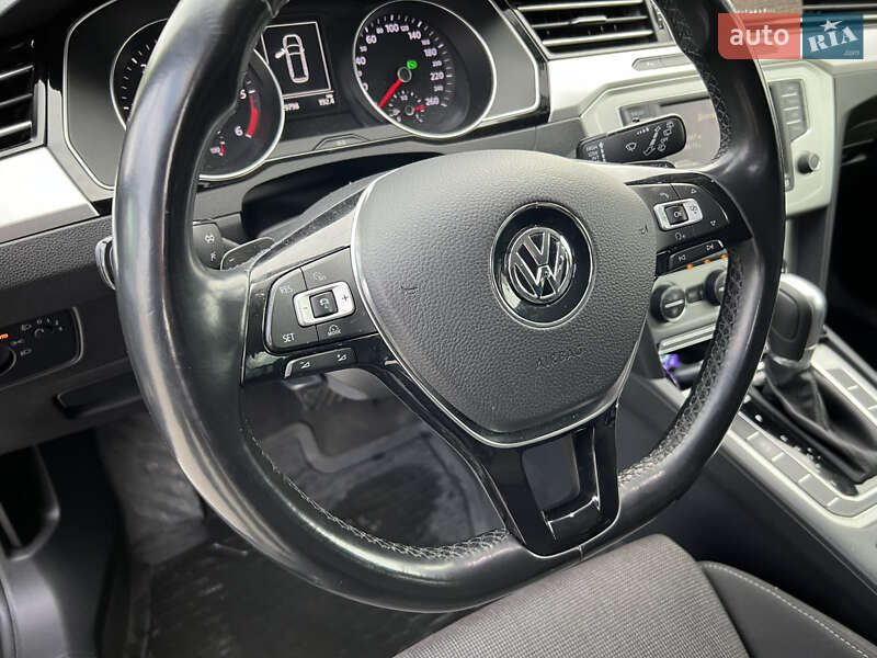 Универсал Volkswagen Passat 2015 в Львове фото 24 Универсал Volkswagen Passat 2015 в Львове