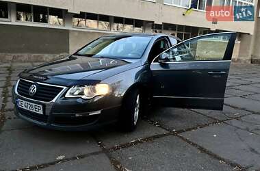 Седан Volkswagen Passat 2006 в Горбовой