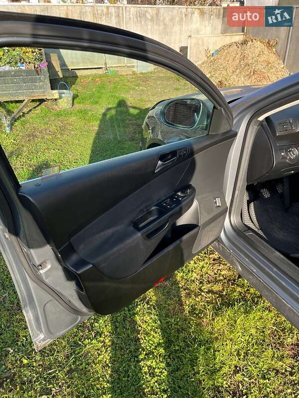 Седан Volkswagen Passat 2006 в Горбовой фото 18 Седан Volkswagen Passat 2006 в Горбовой