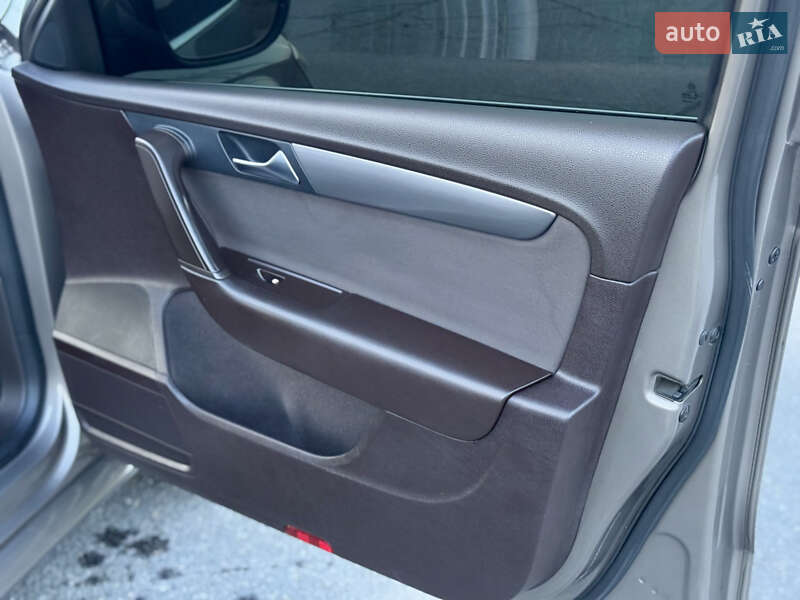 Седан Volkswagen Passat 2011 в Межгорье фото 67 Седан Volkswagen Passat 2011 в Межгорье