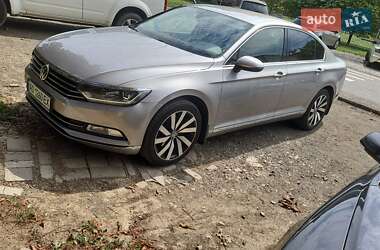 Седан Volkswagen Passat 2016 в Ужгороде