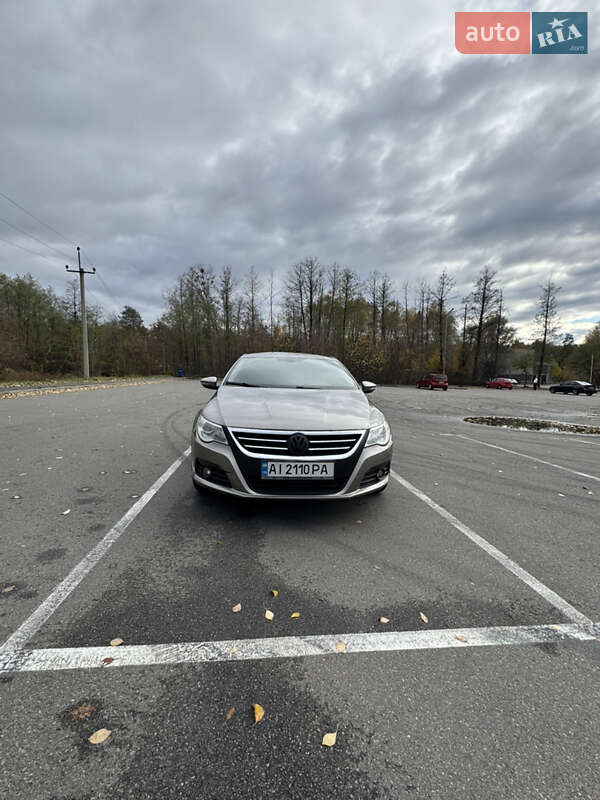 Седан Volkswagen Passat 2010 в Буче