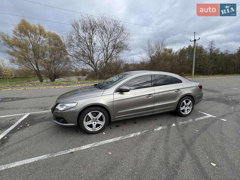 Седан Volkswagen Passat 2010 в Буче