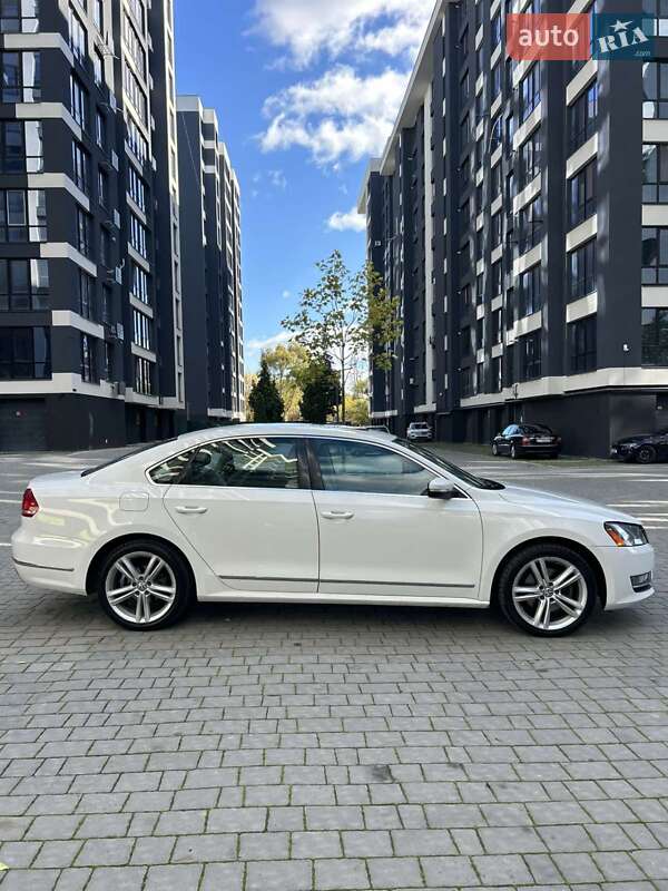 Седан Volkswagen Passat 2014 в Ивано-Франковске
