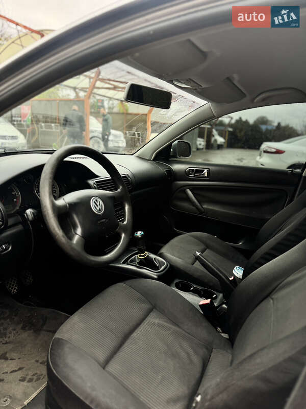 Універсал Volkswagen Passat 2001 в Рівному