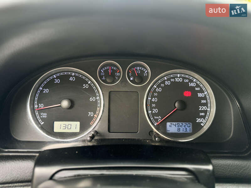Універсал Volkswagen Passat 2001 в Рівному