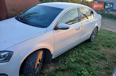 Седан Volkswagen Passat 2013 в Ужгороде