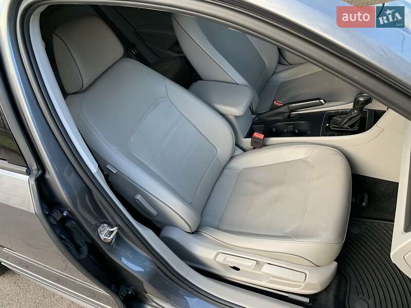 Седан Volkswagen Passat 2017 в Кривом Роге