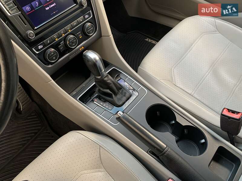 Седан Volkswagen Passat 2017 в Кривом Роге